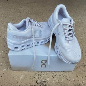 Limited edition Sand/Frost On CloudMonster